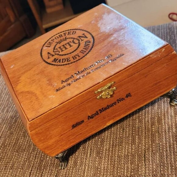Ashton Imported Made By Hand Wood Cigar Box - Aged Maduro No. 40 - Made In Domin - Picture 7 of 9